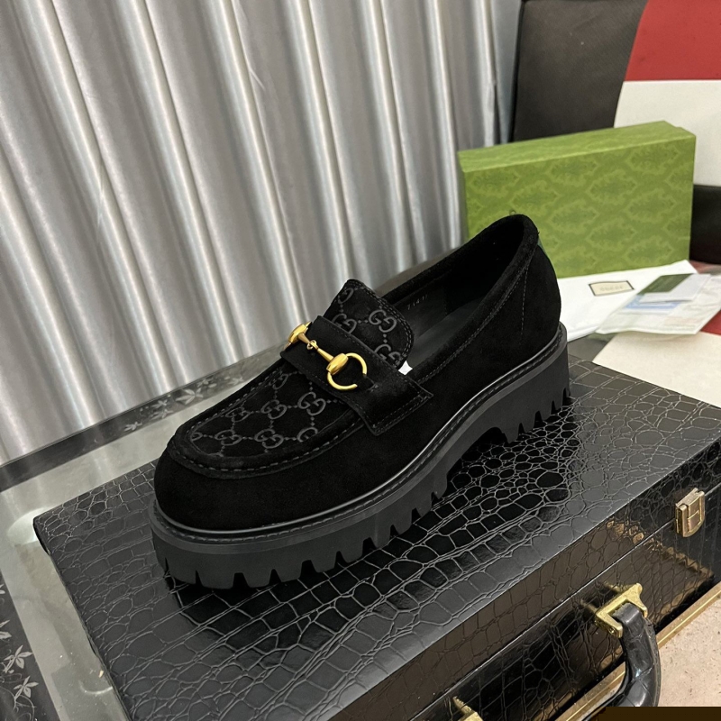 G*u*i leather shoes